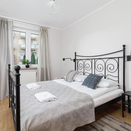 Pleasant Apartment With Terrace Cracow By Noclegi Renters クラクフ エクステリア 写真