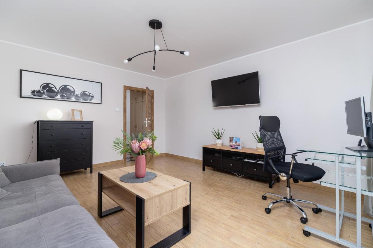 Pleasant Apartment With Terrace Cracow By Noclegi Renters クラクフ エクステリア 写真