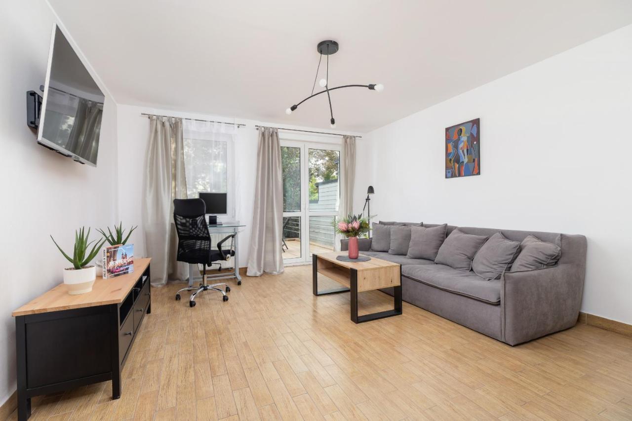 Pleasant Apartment With Terrace Cracow By Noclegi Renters クラクフ エクステリア 写真