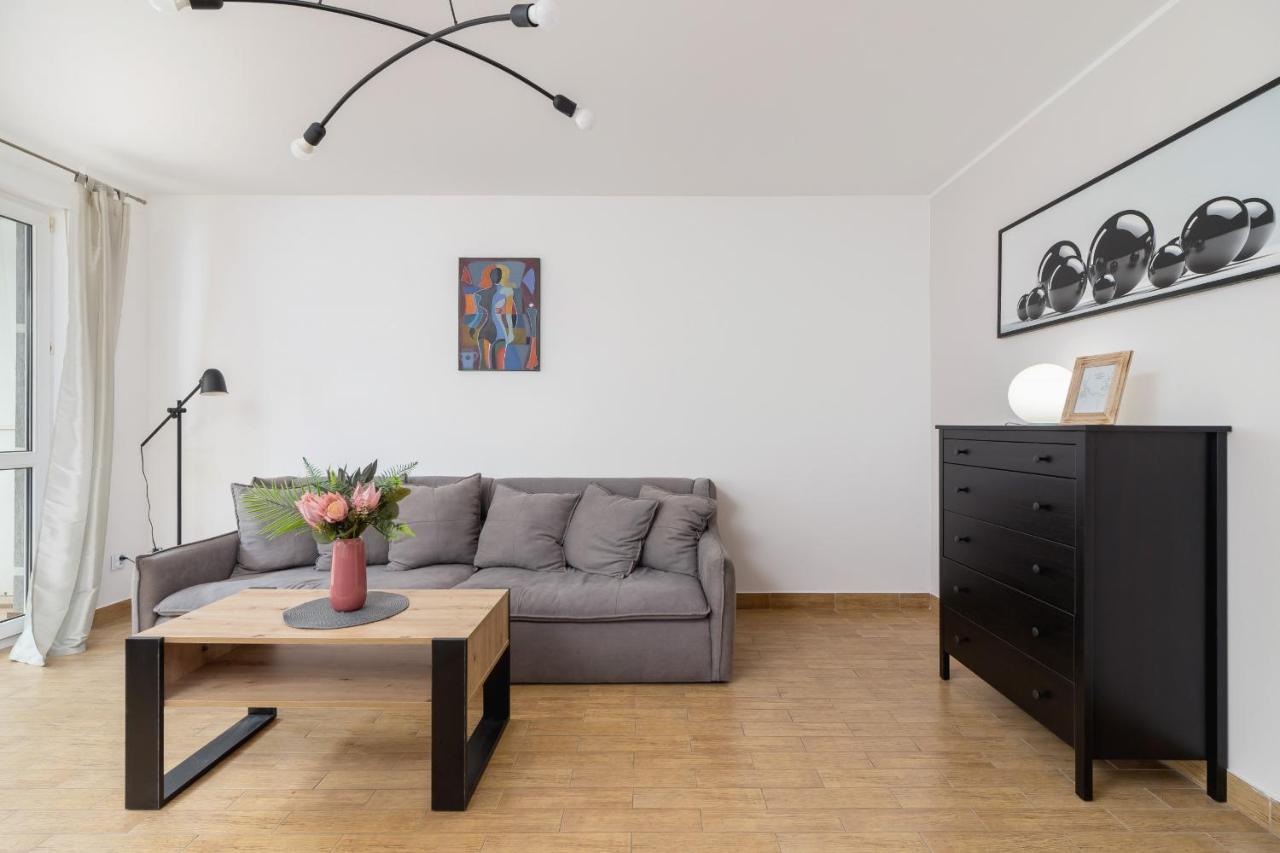 Pleasant Apartment With Terrace Cracow By Noclegi Renters クラクフ エクステリア 写真