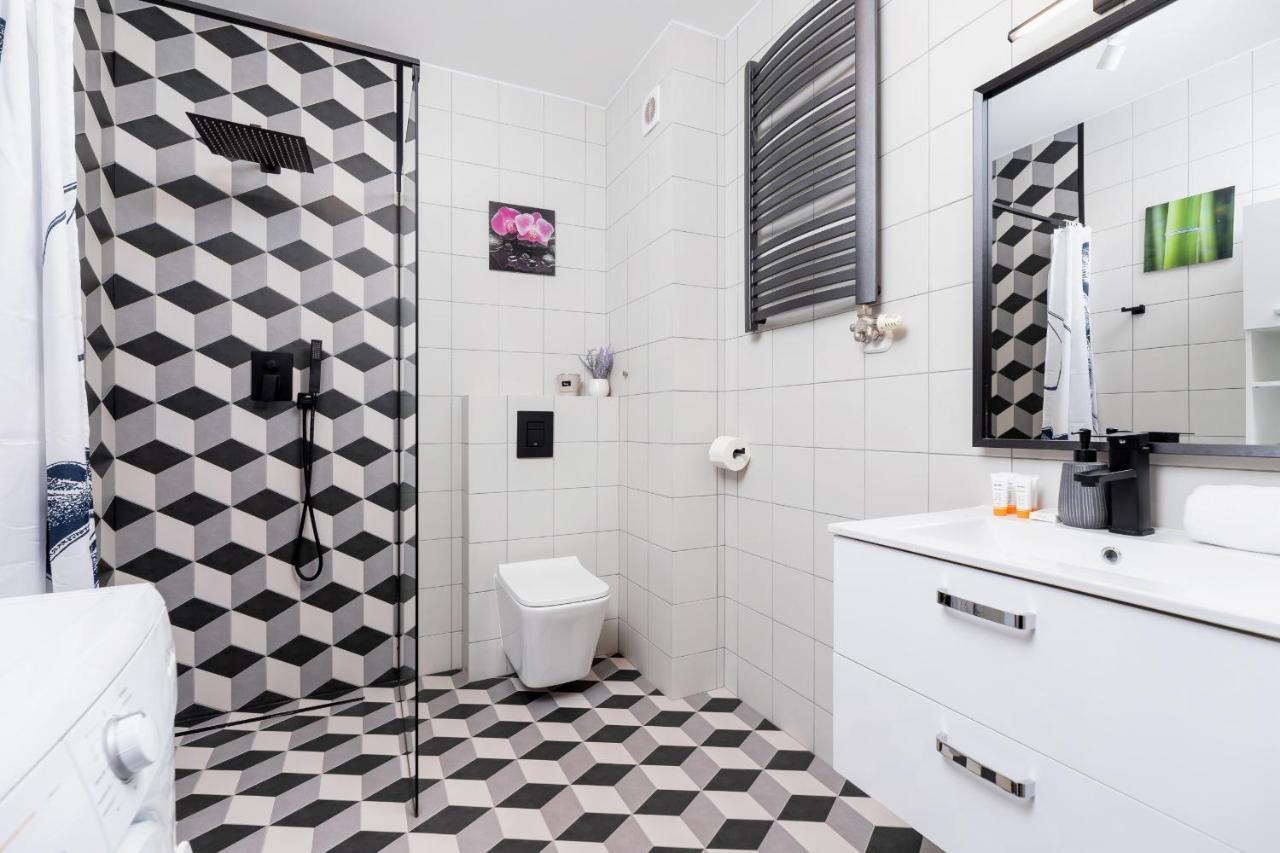 Pleasant Apartment With Terrace Cracow By Noclegi Renters クラクフ エクステリア 写真