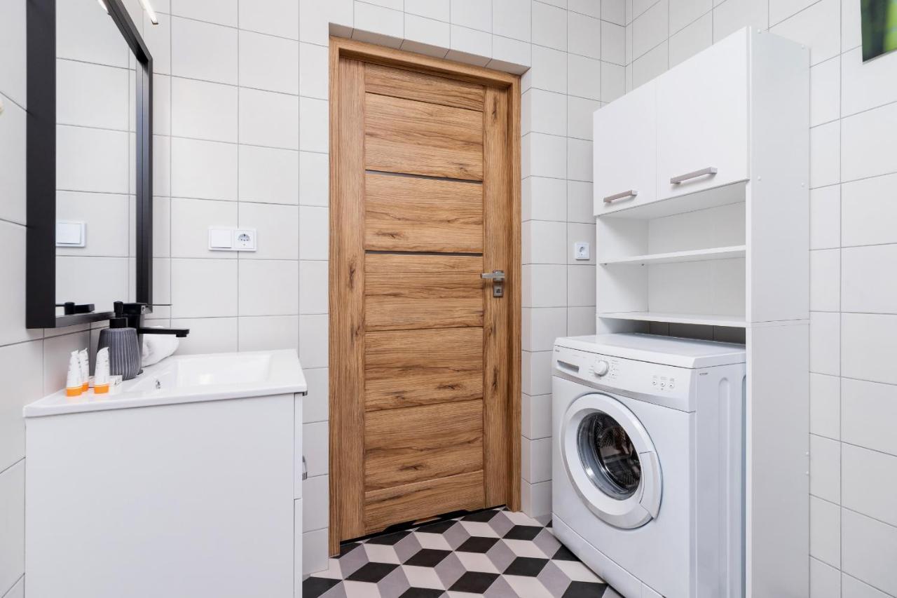 Pleasant Apartment With Terrace Cracow By Noclegi Renters クラクフ エクステリア 写真