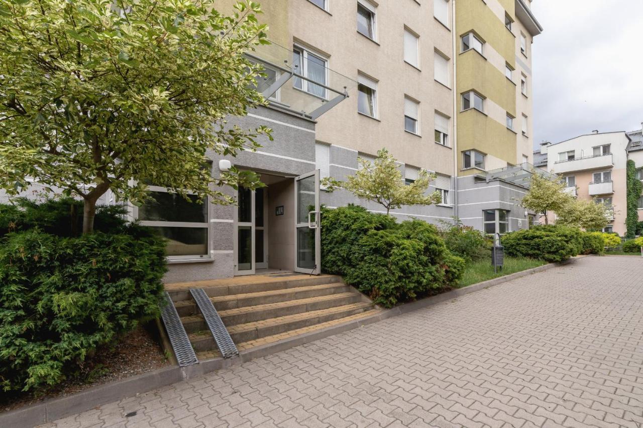 Pleasant Apartment With Terrace Cracow By Noclegi Renters クラクフ エクステリア 写真